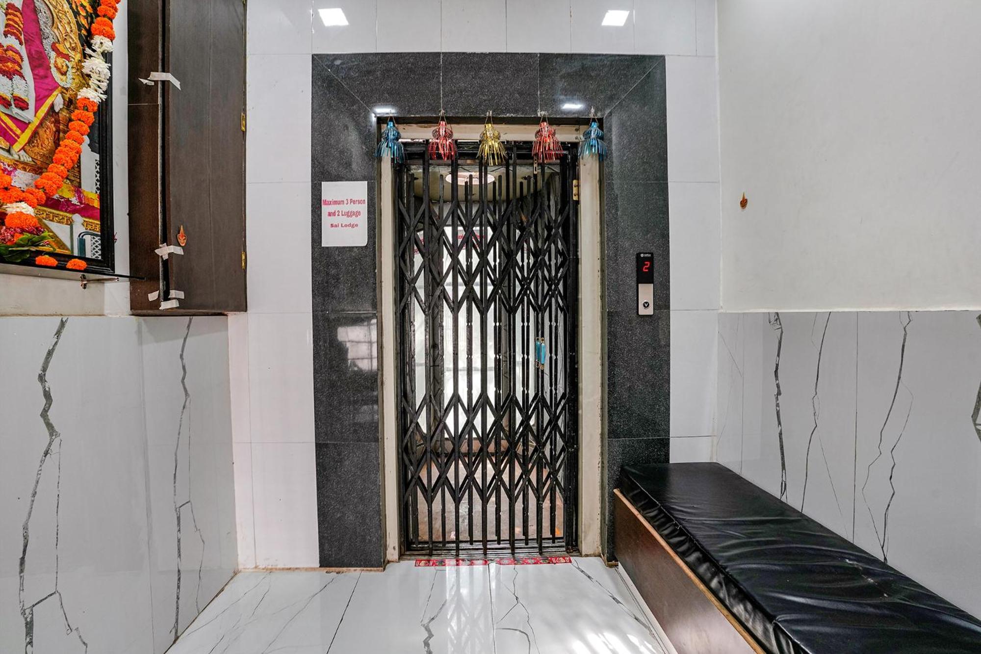 Fabexpress Sai Lodging I - Nr Nashik Railway Station מראה חיצוני תמונה